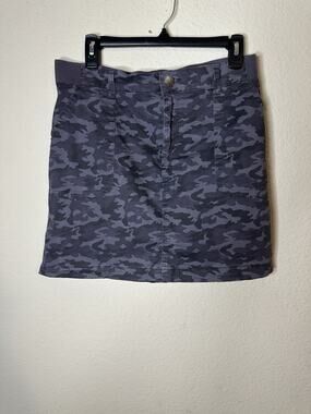 EUC Women’s Lee Regular Fit Mid Rise Gray Camouflage Skort Pockets 10 Casual